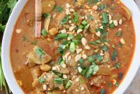 Creamy Slow Cooker Massaman Chicken Curry