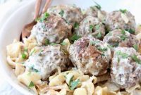 Easy Slow Cooker Swedish Meatballs