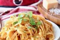 Kickin’ Crock Pot Buffalo Chicken Alfredo