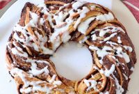 Spiced Apple Cinnamon Pull-Apart Bread Wreath