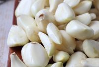 3 Quick & Easy Ways to Peel Garlic