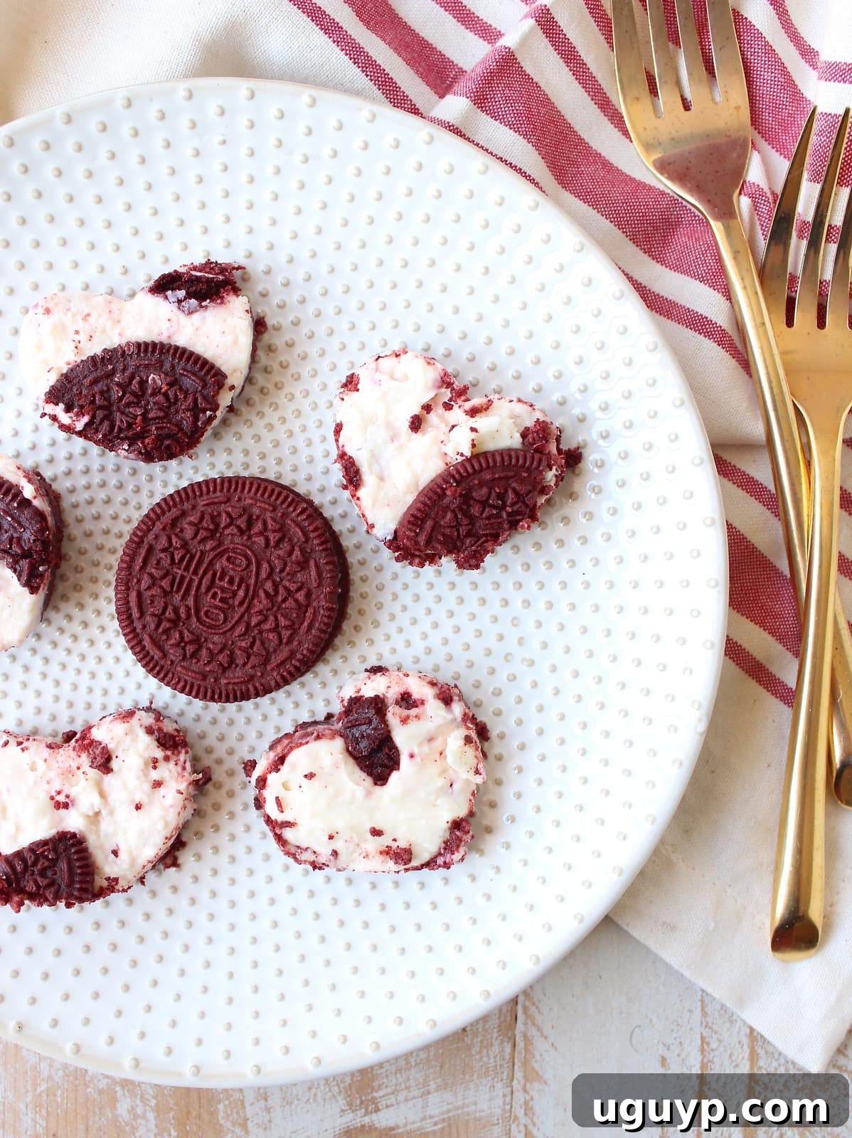 A mix of large and small heart-shaped Red Velvet Oreo cheesecake bars, illustrating different serving options.