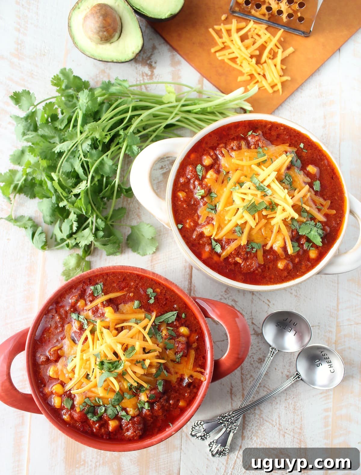 A spicy and flavorful slow cooker recipe for chorizo sausage and corn chili, ideal for crisp fall and winter days.